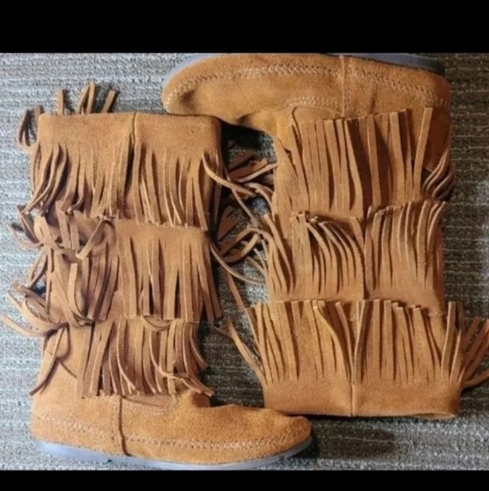 BRAND NEW, NEVER WORN, GENUINE LEATHER Minnetonka 3-layer Boots